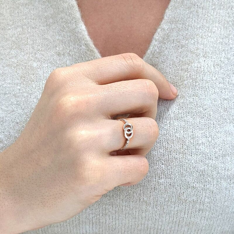 Ring Mamma & Dotter – Symbol för Ett Oslitbart Band