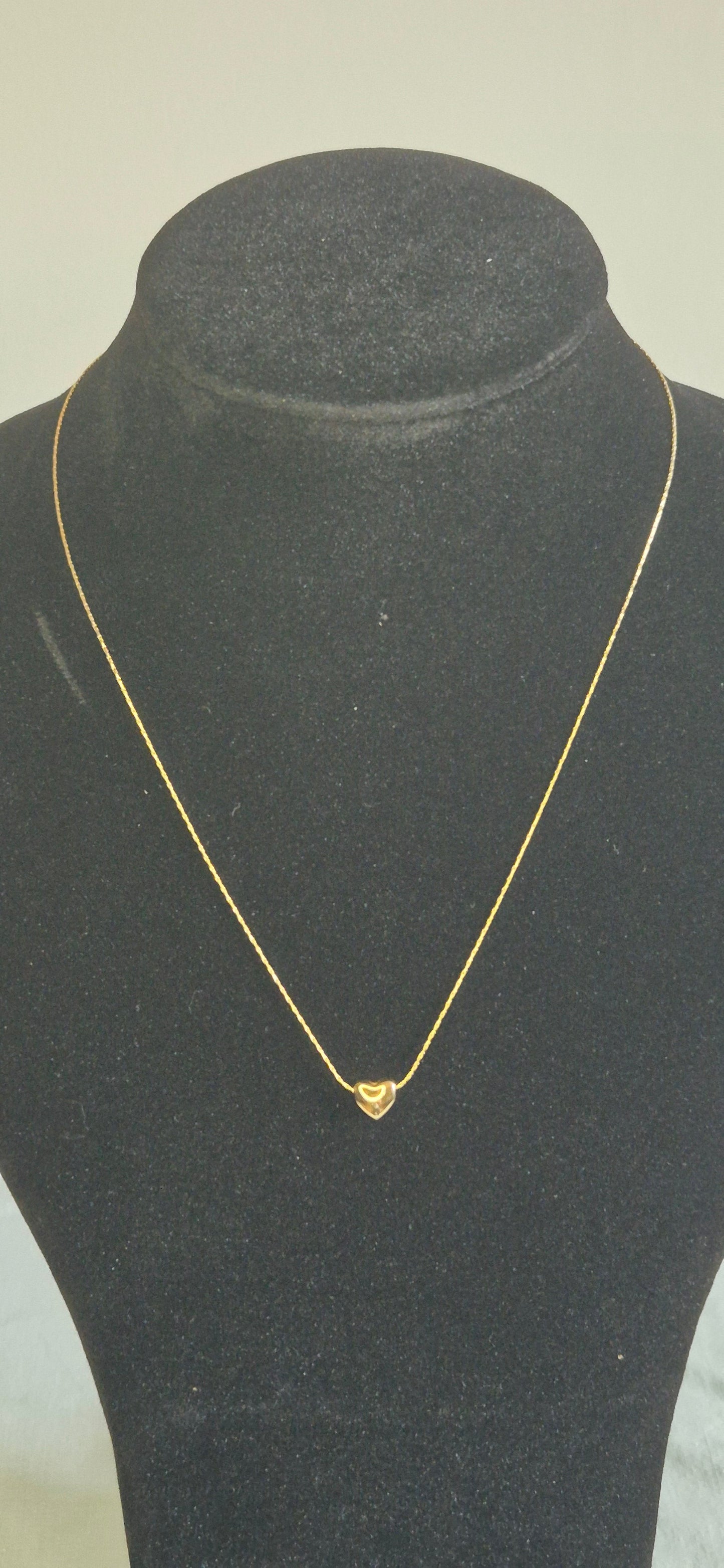 Hjärtsten Halsband i Guld eller Silver - Elegant 3D Hjärtberlock