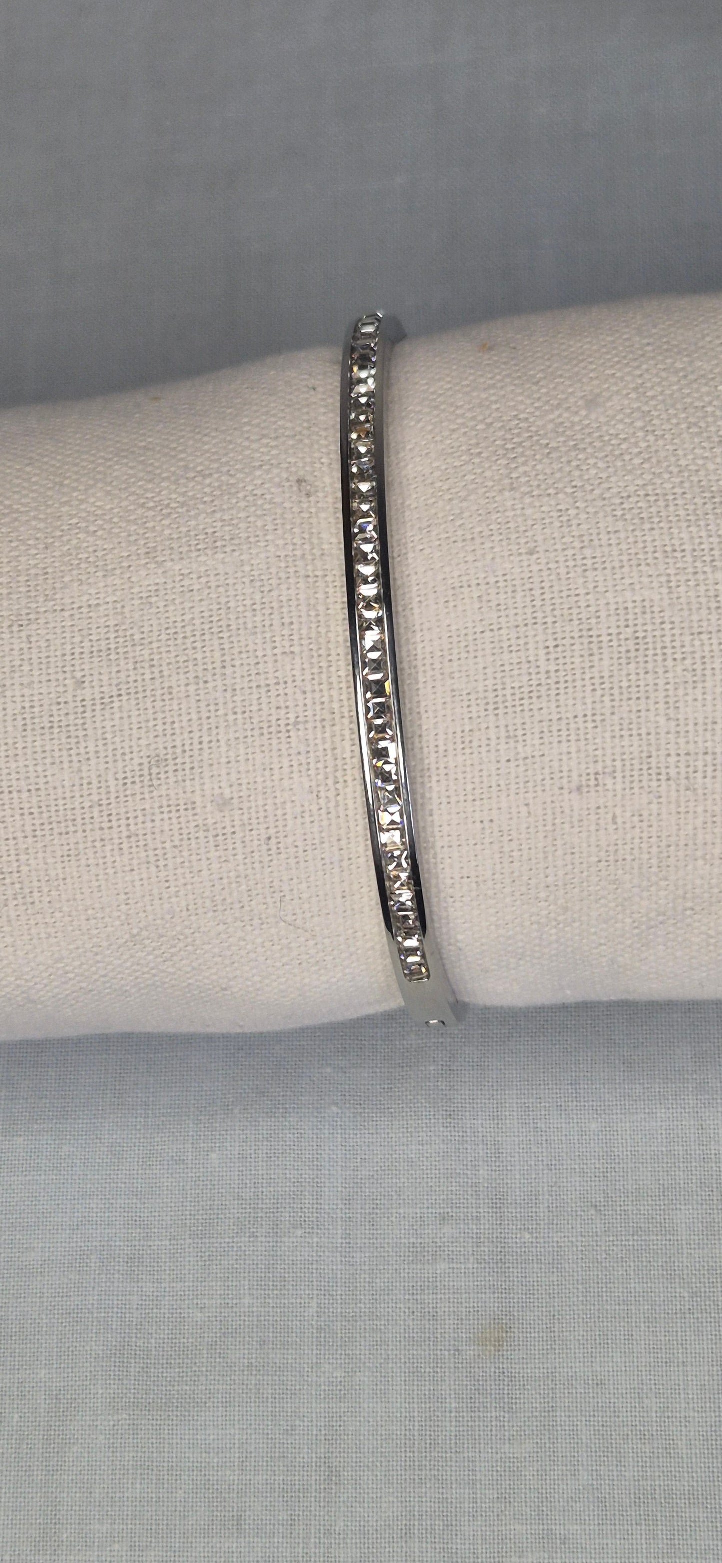 Glaciär Kristallbangle - Elegant Silverarmband med Ljuskristaller