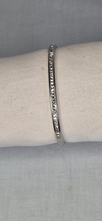 Glaciär Kristallbangle - Elegant Silverarmband med Ljuskristaller